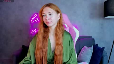 Snapshot of sienna_nyx chatting on June 29, 2026, 9:15 am Sienna online show from June 29, 2026, 9:15 am