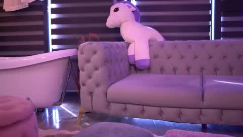 Sienna online show from September 20, 2025, 7:31 am