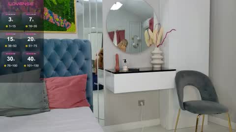 Sienna online show from November 13, 2025, 7:07 am