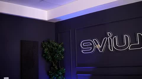 Sienna online show from October 17, 2025, 10:07 am