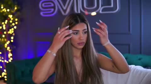 Sienna online show from January 19, 2026, 11:14 am