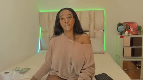 sierra_violet online show from December 22, 2024, 6:17 am