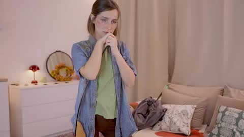 Snapshot of silent_chill chatting on October 29, 2025, 2:41 pm Chilli online show from October 29, 2025, 2:41 pm