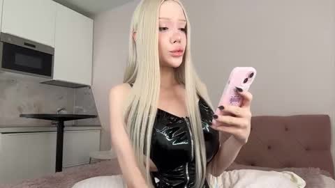 Snapshot of siliconepornstar chatting on October 1, 2025, 5:46 am Diana  online show from October 1, 2025, 5:46 am