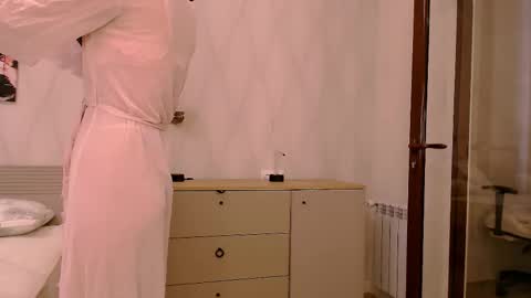 silk_ann online show from November 5, 2025, 5:18 am