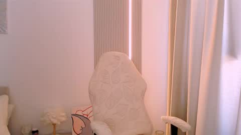 silk_ann online show from March 25, 2026, 6:08 am