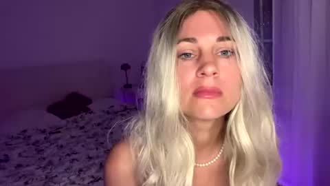 Blonde dream  online show from July 8, 2026, 10:58 pm