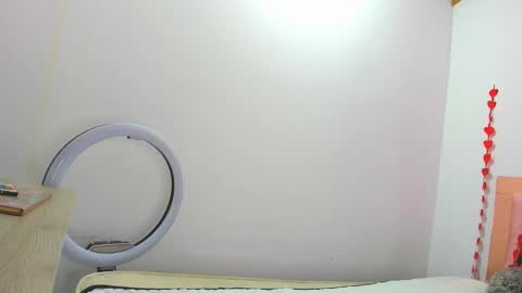 Snapshot of silvana_wenz chatting on February 19, 2025, 12:55 pm Silvana online show from February 19, 2025, 12:55 pm