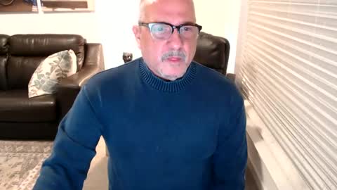 Snapshot of silveroli187 chatting on February 11, 2025, 2:24 pm silveroli187 online show from February 11, 2025, 2:24 pm