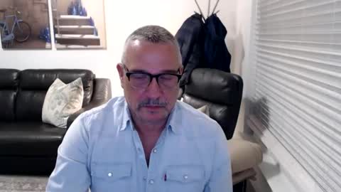 Snapshot of silveroli187 chatting on November 30, 2025, 4:11 pm silveroli187 online show from November 30, 2025, 4:11 pm