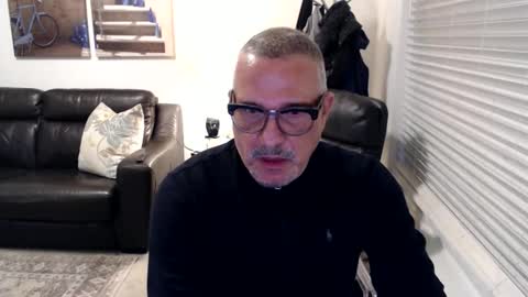 Snapshot of silveroli187 chatting on December 15, 2025, 4:11 pm silveroli187 online show from December 15, 2025, 4:11 pm