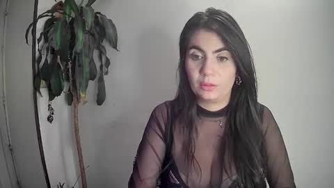 Snapshot of silviecollins chatting on January 3, 2025, 2:43 am Silvie online show from January 3, 2025, 2:43 am