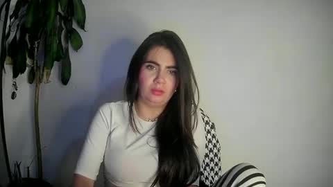 Snapshot of silviecollins chatting on January 15, 2025, 2:49 am Silvie online show from January 15, 2025, 2:49 am