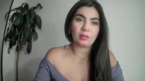 Snapshot of silviecollins chatting on January 28, 2025, 2:11 am Silvie online show from January 28, 2025, 2:11 am