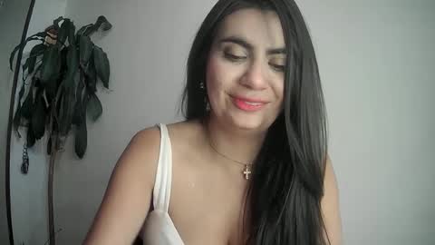 Snapshot of silviecollins chatting on February 4, 2025, 10:55 pm Silvie online show from February 4, 2025, 10:55 pm