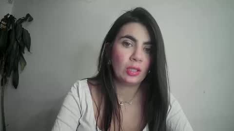 Snapshot of silviecollins chatting on February 18, 2025, 12:59 am Silvie online show from February 18, 2025, 12:59 am