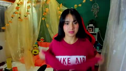 Simon Simpson          Modelo Independiente online show from December 20, 2024, 6:40 am