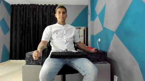 Snapshot of simonkeler chatting on December 3, 2024, 4:58 am SIMON KELER online show from December 3, 2024, 4:58 am