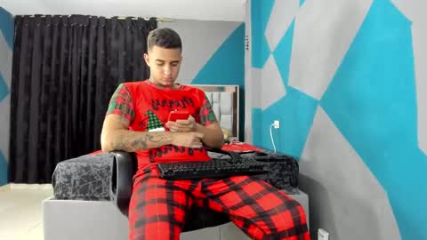 Snapshot of simonkeler chatting on December 9, 2024, 5:18 am SIMON KELER online show from December 9, 2024, 5:18 am