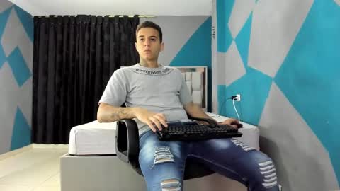 Snapshot of simonkeler chatting on December 18, 2024, 11:30 pm SIMON KELER online show from December 18, 2024, 11:30 pm