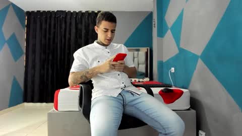 Snapshot of simonkeler chatting on December 21, 2024, 4:03 pm SIMON KELER online show from December 21, 2024, 4:03 pm