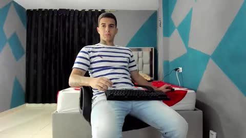 Snapshot of simonkeler chatting on January 3, 2025, 3:05 am SIMON KELER online show from January 3, 2025, 3:05 am