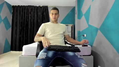 Snapshot of simonkeler chatting on February 22, 2025, 8:53 pm SIMON KELER online show from February 22, 2025, 8:53 pm