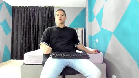 Snapshot of simonkeler chatting on February 25, 2025, 4:03 am SIMON KELER online show from February 25, 2025, 4:03 am