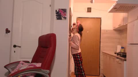 simyhvn online show from February 10, 2026, 5:11 am