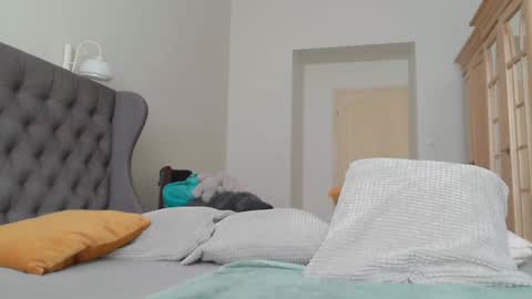Lina online show from May 6, 2026, 7:13 am