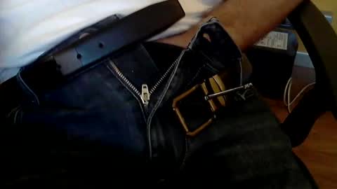 Snapshot of sinthesi chatting on September 19, 2025, 12:28 pm Alex online show from September 19, 2025, 12:28 pm