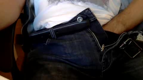 Snapshot of sinthesi chatting on October 5, 2025, 8:34 am Alex online show from October 5, 2025, 8:34 am