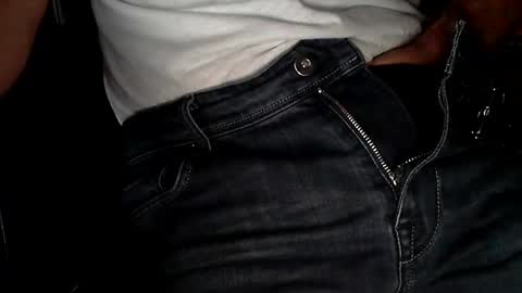 Snapshot of sinthesi chatting on October 12, 2025, 6:01 am Alex online show from October 12, 2025, 6:01 am