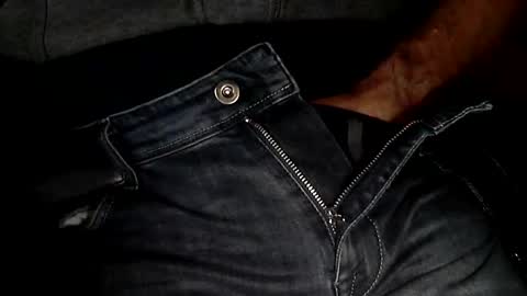 Snapshot of sinthesi chatting on October 19, 2025, 4:35 am Alex online show from October 19, 2025, 4:35 am