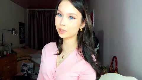 Snapshot of siobhanhelmstetler chatting on November 15, 2025, 11:51 am Emma online show from November 15, 2025, 11:51 am