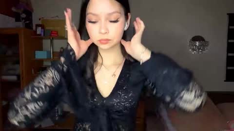 Emma online show from December 2, 2025, 11:48 am