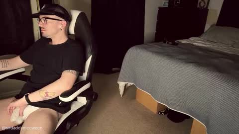 Snapshot of sirdaddymcqween chatting on February 4, 2026, 7:03 am Sir Daddy McQween online show from February 4, 2026, 7:03 am