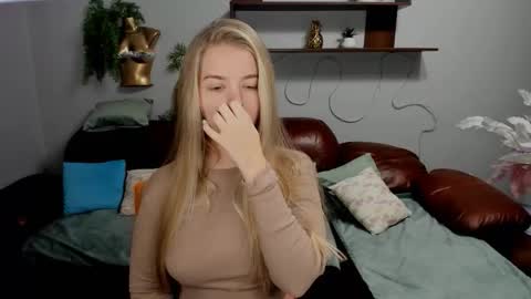 SirenaBloom online show from September 25, 2025, 5:55 am