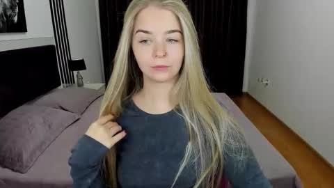 SirenaBloom online show from October 27, 2025, 5:33 am