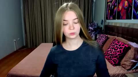 Snapshot of sirenabloom chatting on May 1, 2026, 4:28 am SirenaBloom online show from May 1, 2026, 4:28 am