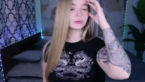 Snapshot of sirenabloom chatting on May 7, 2026, 5:24 am SirenaBloom online show from May 7, 2026, 5:24 am