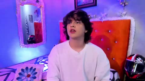 Snapshot of sirius_angels chatting on December 4, 2024, 9:24 pm Sirius angels online show from December 4, 2024, 9:24 pm