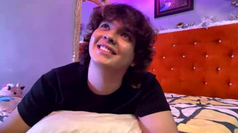 Snapshot of sirius_angels chatting on December 5, 2024, 11:40 pm Sirius angels online show from December 5, 2024, 11:40 pm