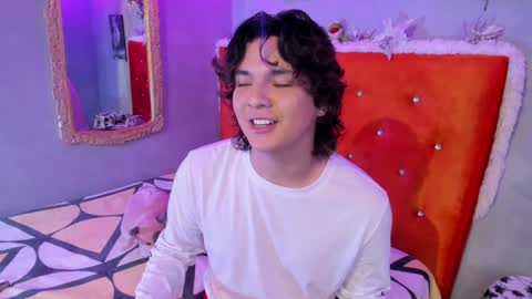 Snapshot of sirius_angels chatting on December 10, 2024, 8:38 pm Sirius angels online show from December 10, 2024, 8:38 pm