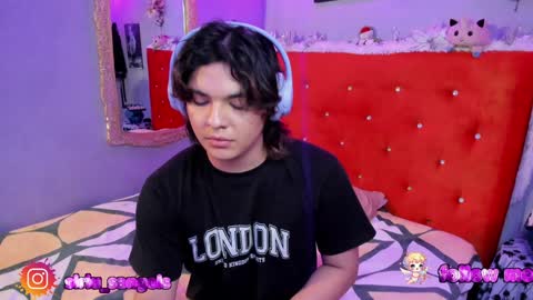 Snapshot of sirius_angels chatting on December 18, 2024, 11:19 pm Sirius angels online show from December 18, 2024, 11:19 pm