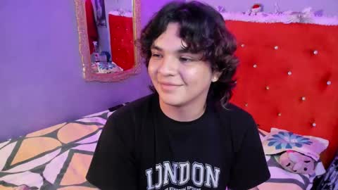 Snapshot of sirius_angels chatting on December 24, 2024, 5:23 pm Sirius angels online show from December 24, 2024, 5:23 pm