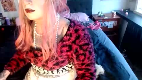 sissyslutliana69 online show from March 17, 2026, 12:19 pm