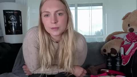 Elise online show from May 17, 2026, 10:22 am