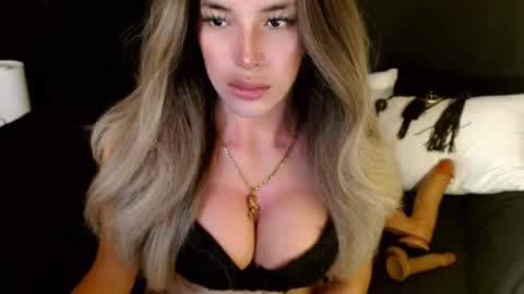Snapshot of sizzling_cassie130 chatting on June 25, 2026, 2:22 am Cassie online show from June 25, 2026, 2:22 am