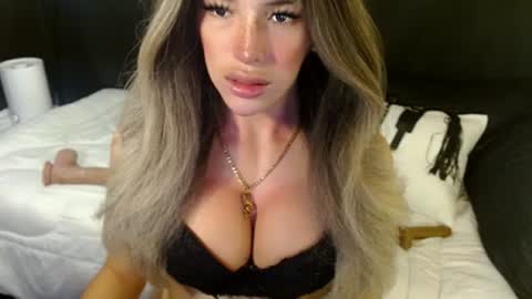 Snapshot of sizzling_cassie130 chatting on July 7, 2026, 1:41 am Cassie online show from July 7, 2026, 1:41 am